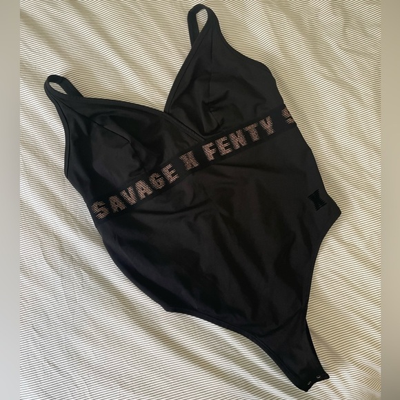 NWOT Savage X Fenty Logo Bodysuit In Black & Gold Plus Size 1X - Picture 3 of 7